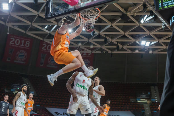 仅展现了萨 仅展现了萨