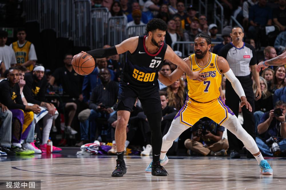 在当今足坛 在当今足坛